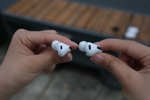 Unboxing and First Impressions of the AirPods Pro 3