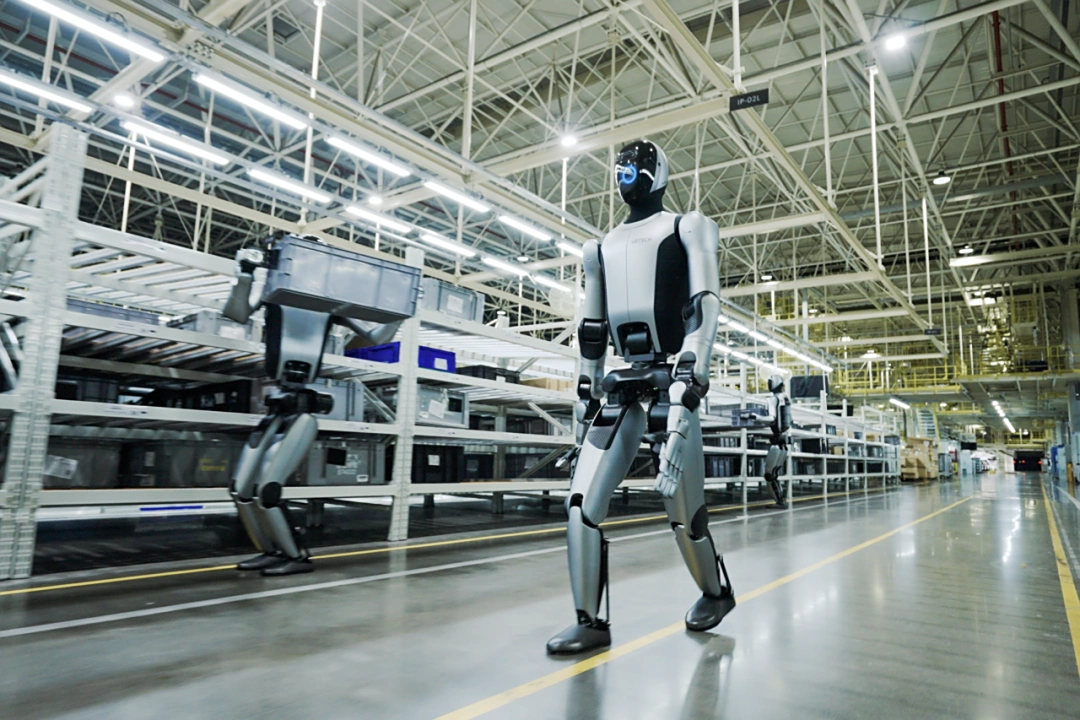 UBTECH presenta el robot humanoide industrial Walker S2 de tamaño real ...