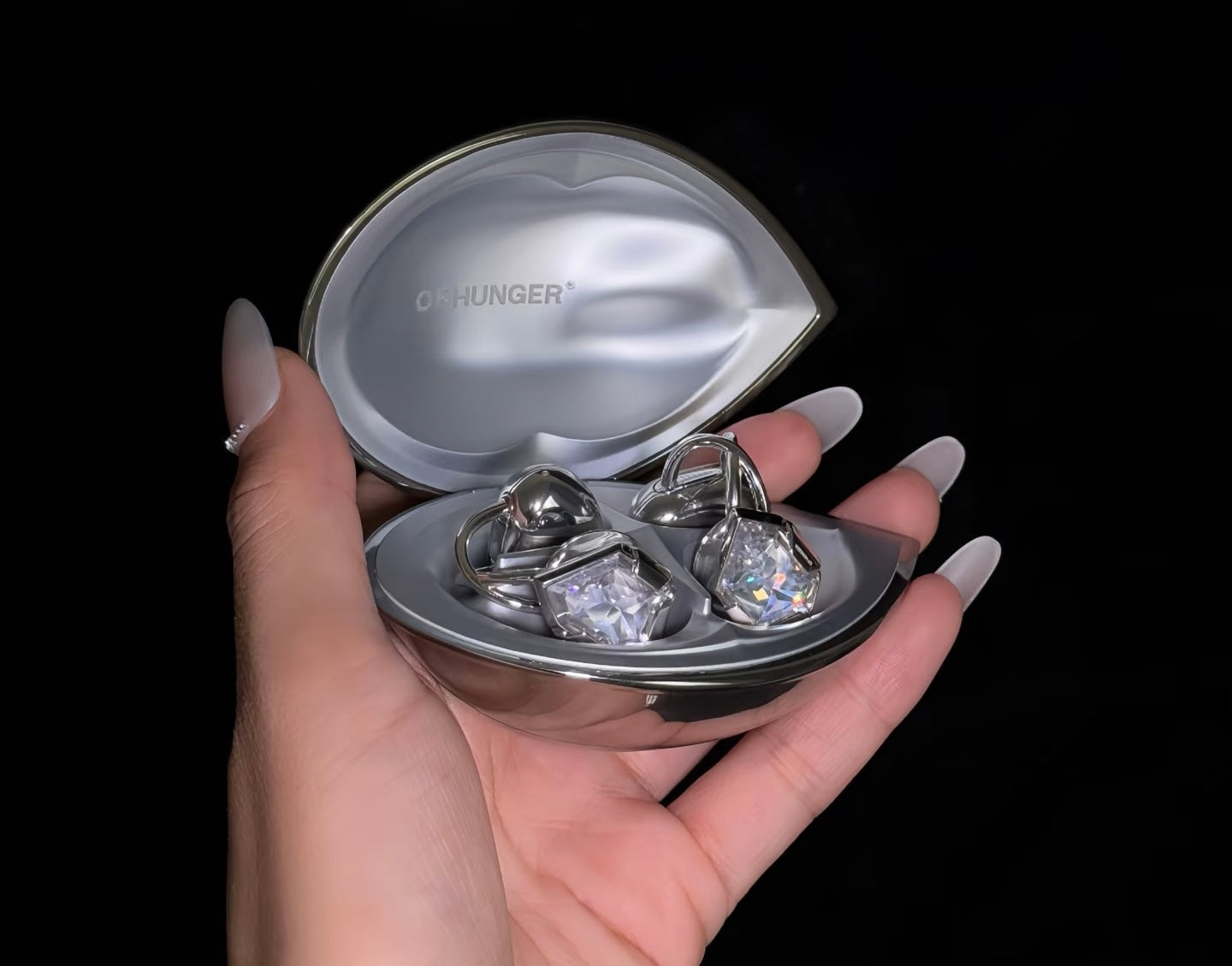 OF HUNGER Electronic Gems Review: Jewelry Earbuds With Open-Ear Audio and AI