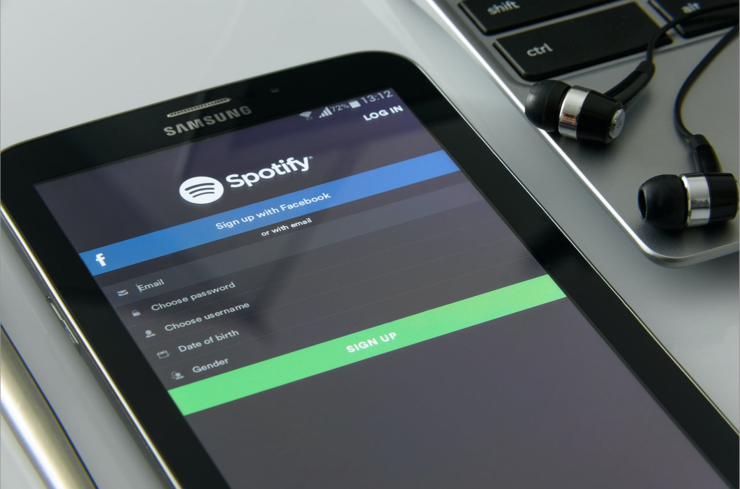 HeyWhatsNew: Spotify to go "Supremium" and Apple allows self repair