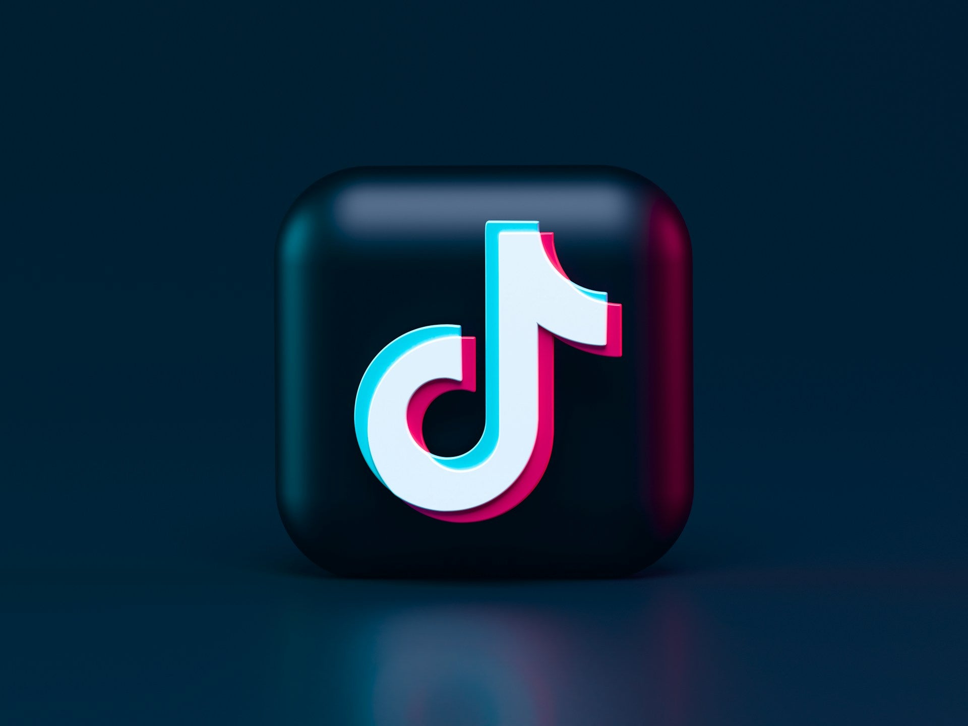 HeyWhatsNew: TikTok Has Been Given a 9 Month Deadline, and Drake Faces a Lawsuit for AI-generated Content