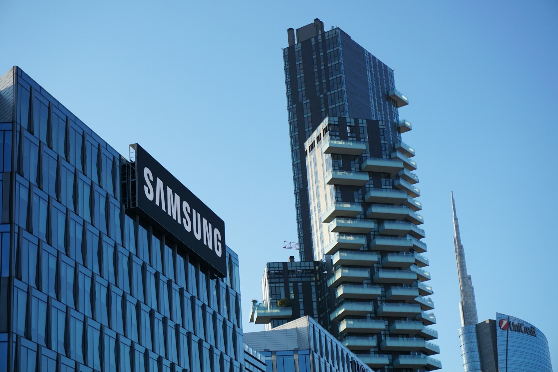 HeyWhatsNew: South Korea Pushes Chip Production, US Cracks Down on Foreign EVs and Loud Streaming Ads, and GTA 6 Goes Disc-less