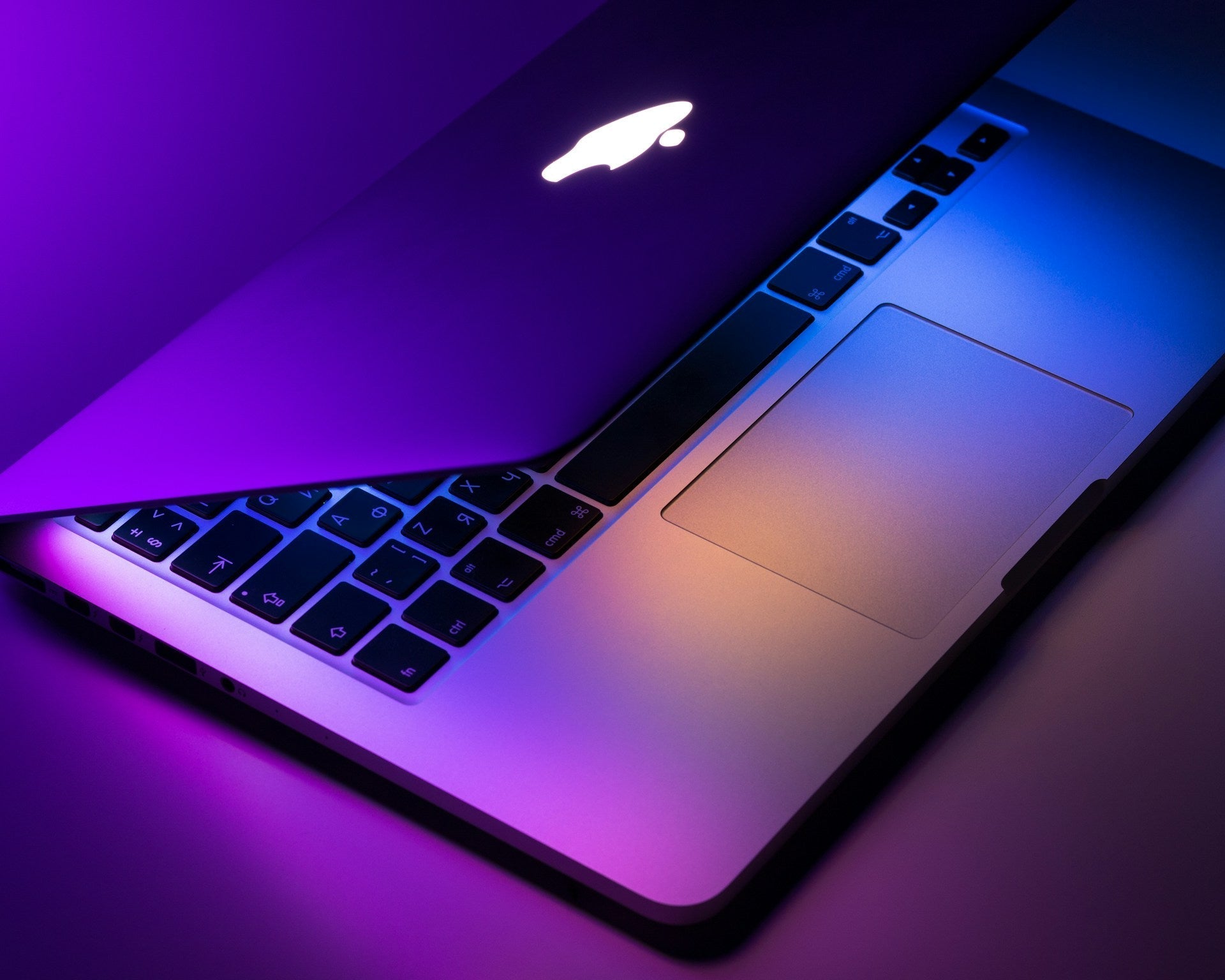 HeyWhatsNew: Global Memory Shortage Hits the MacBook Air, and Star Trek: Legends Says Goodbye