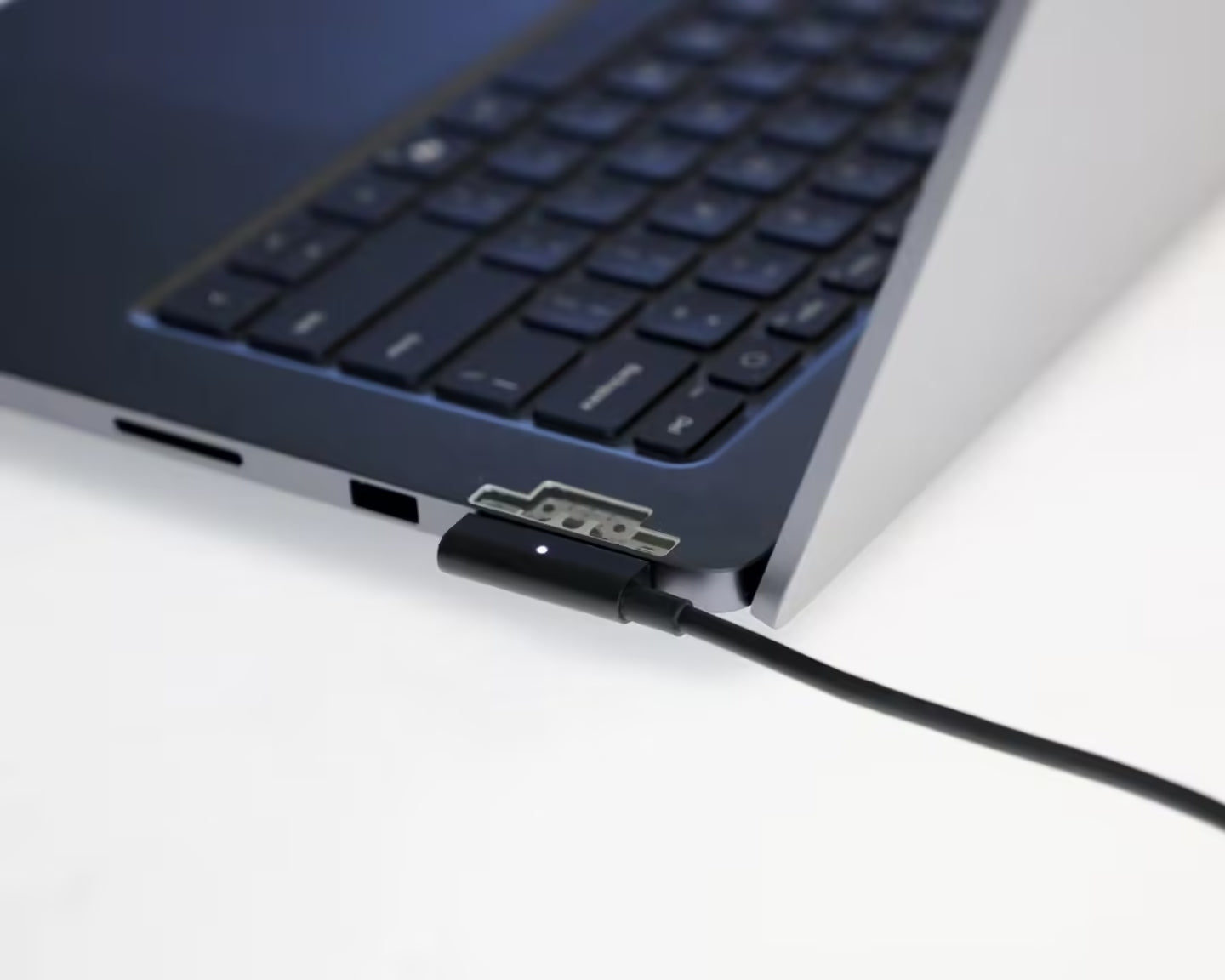 World's First Magnetic USB-C Port