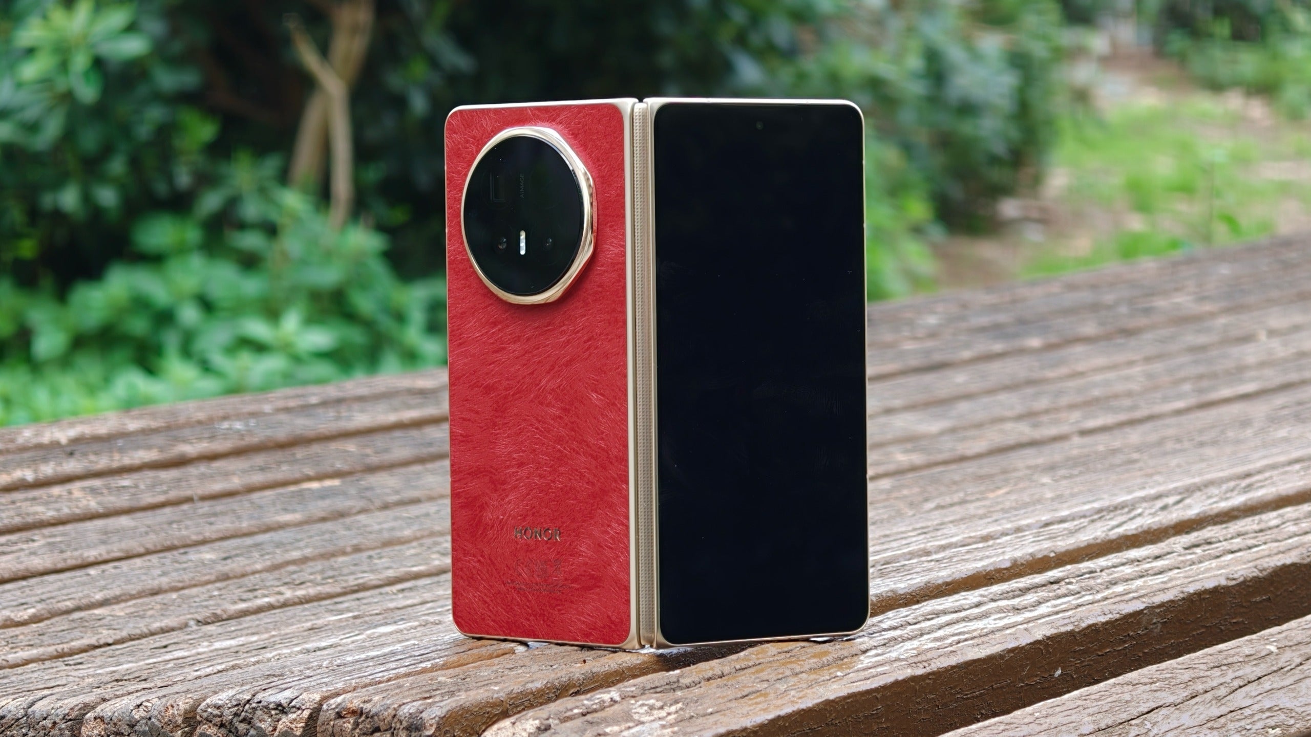 Honor Magic V6 Launched: Maxed-Out Durability and the Debut of the 'Lobster' Universe