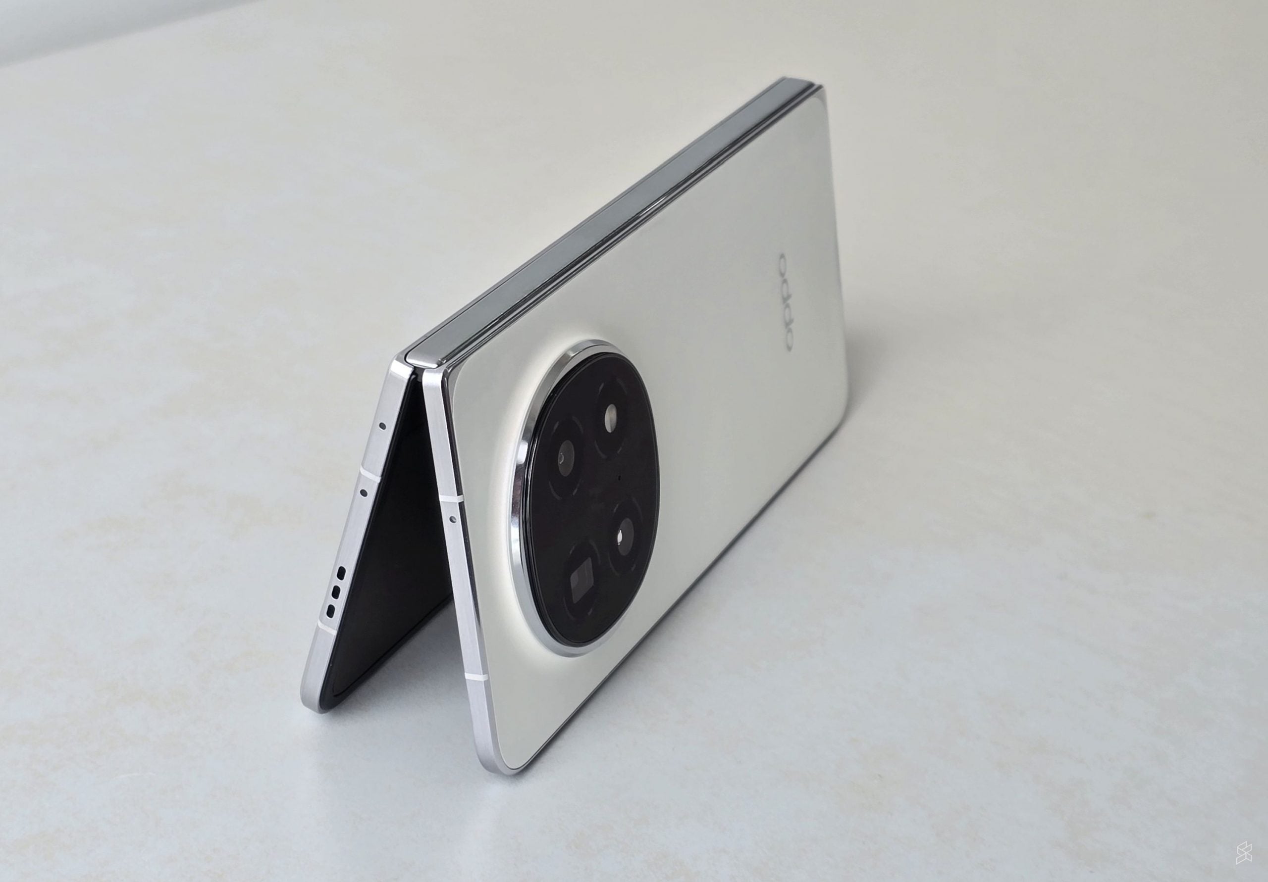 Next-Gen OPPO Foldable Rumored to Feature Snapdragon 8 Elite Gen5, Aiming for an Ultra-Slim Design