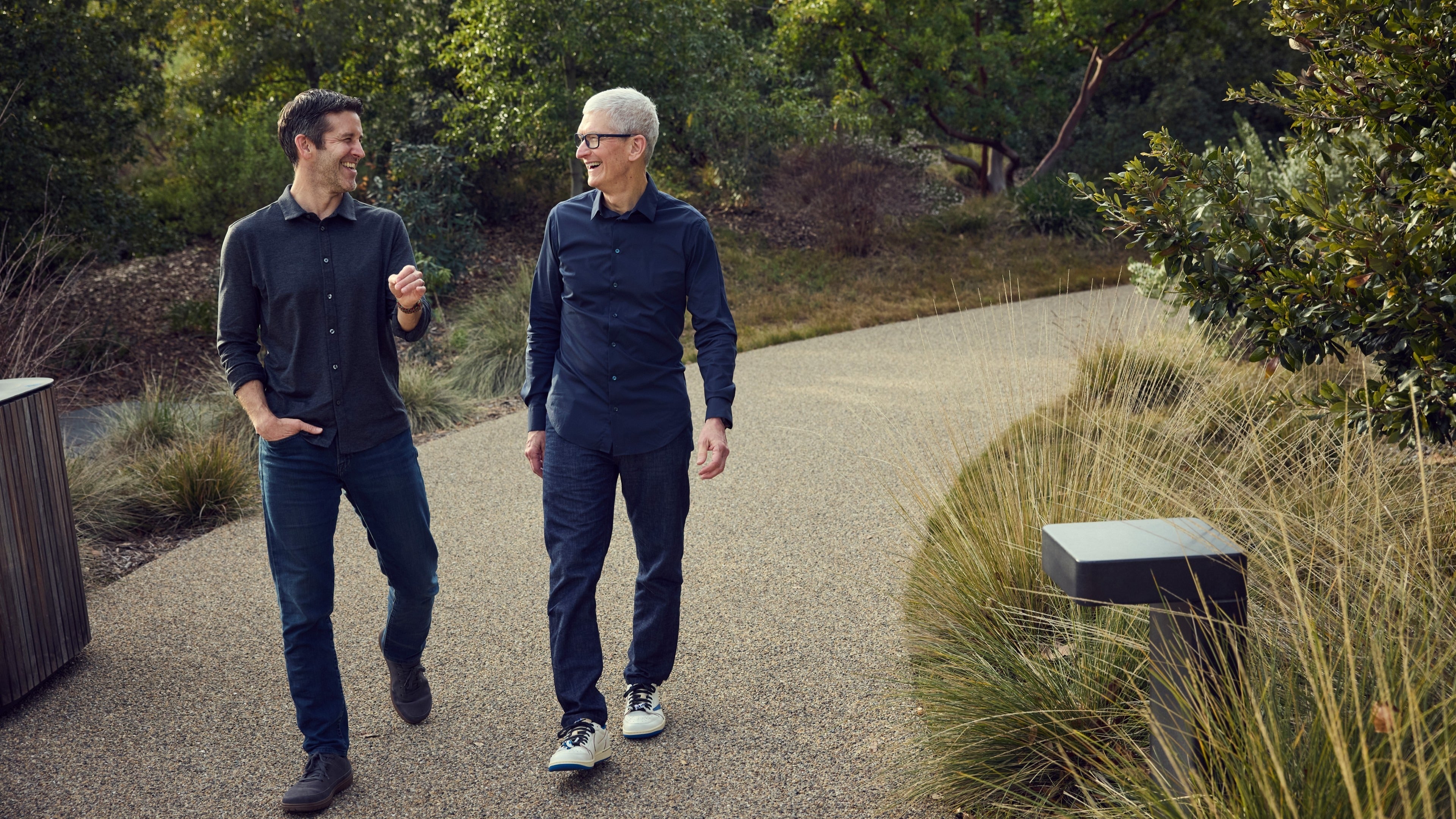 A New Era at Apple: Can Hardware Guru John Ternus Solve the Company's AI Anxiety?