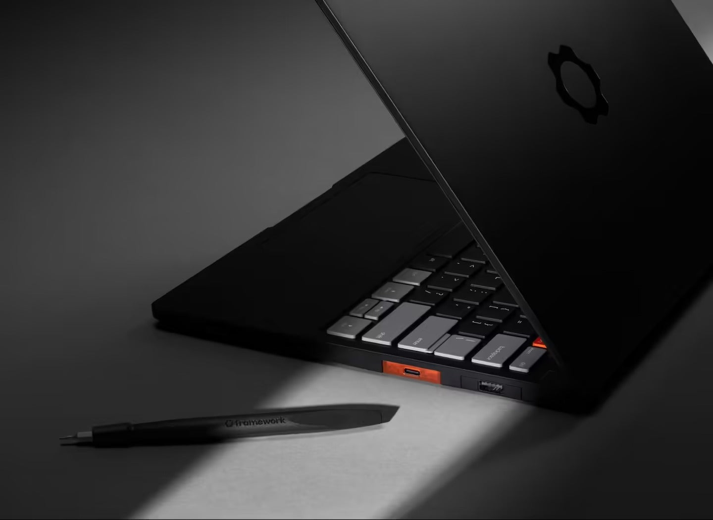 Framework Unveils the Laptop 13 Pro: A Modular Powerhouse with LPCAMM2 Memory for Linux Users