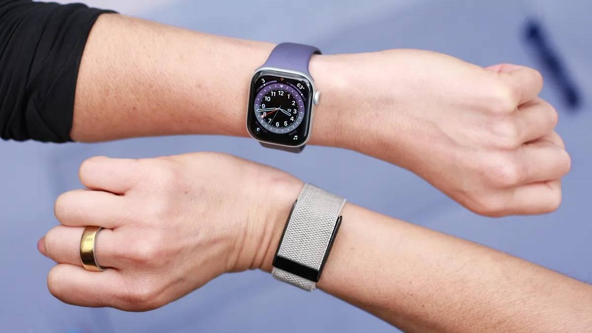 No Screen, $160 a Year: How This Wristband Became More Popular Than the Apple Watch