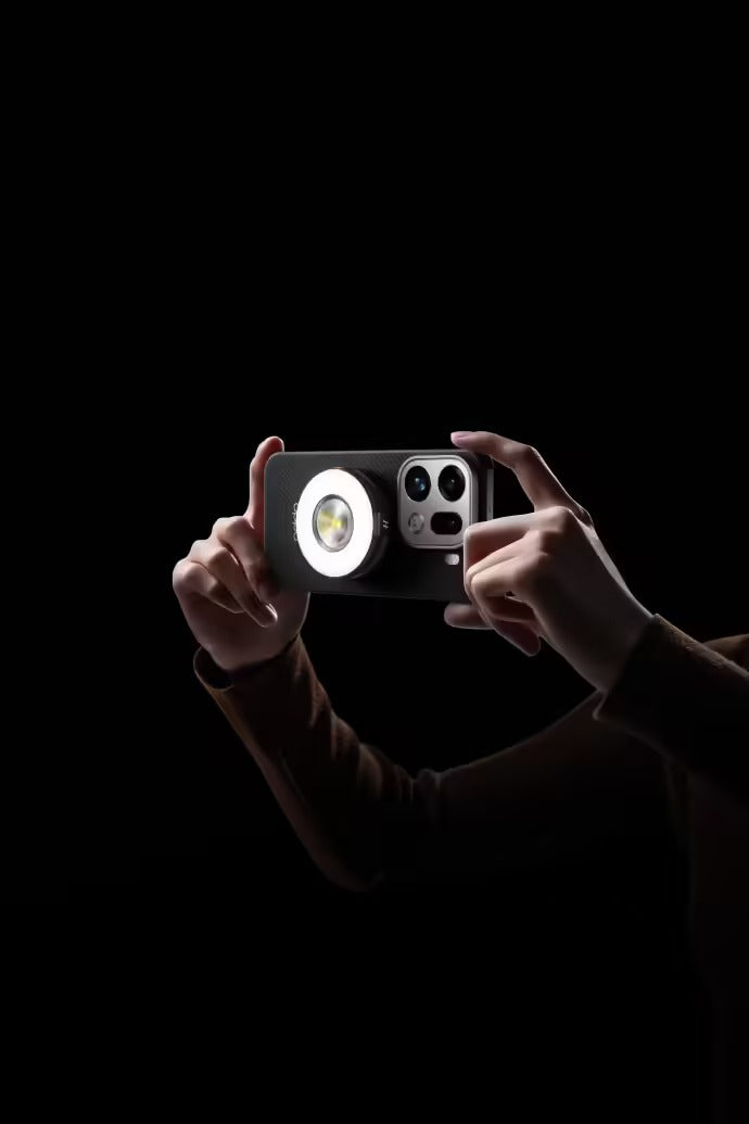 OPPO's New Magnetic Flash for Find X9 Series: 18W Power and Retro 'CCD' Aesthetics