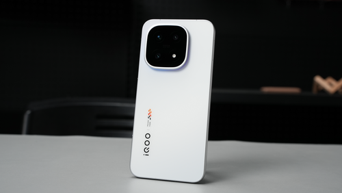 iQOO 15 Review: Perfect Gaming Performance, But Photography Has Its Limits
