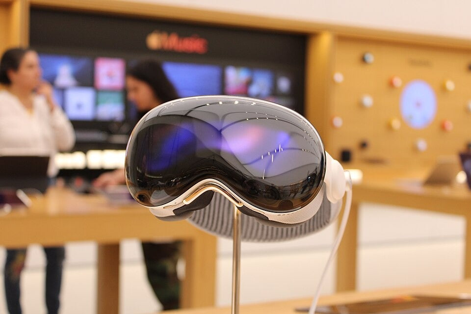 The End of an Era? Vision Pro Reportedly Halted as Apple's Spatial Computing Story Falters