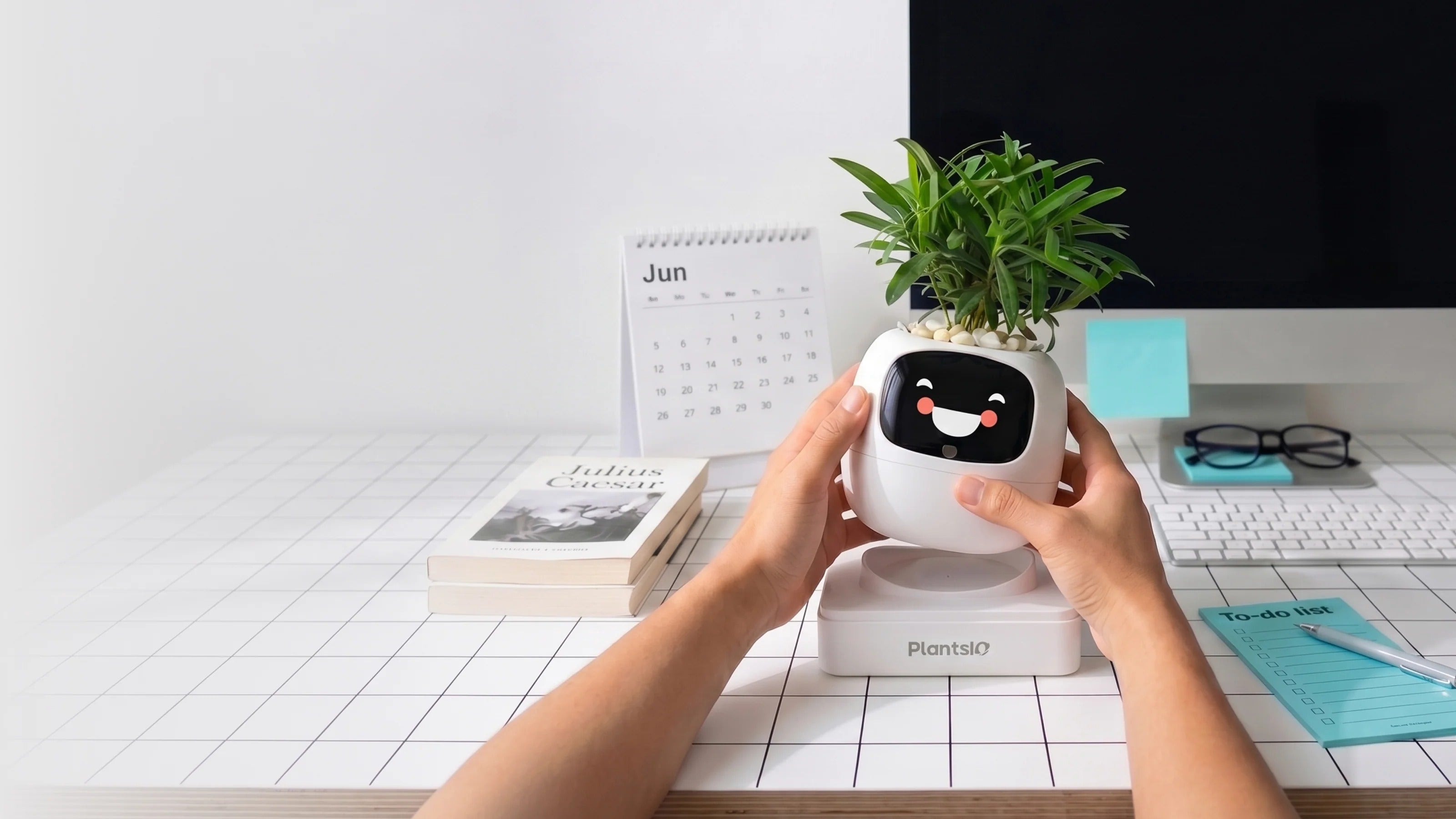 Plantsio Ivy Gen 2: The Ultimate Desk Plant Pet