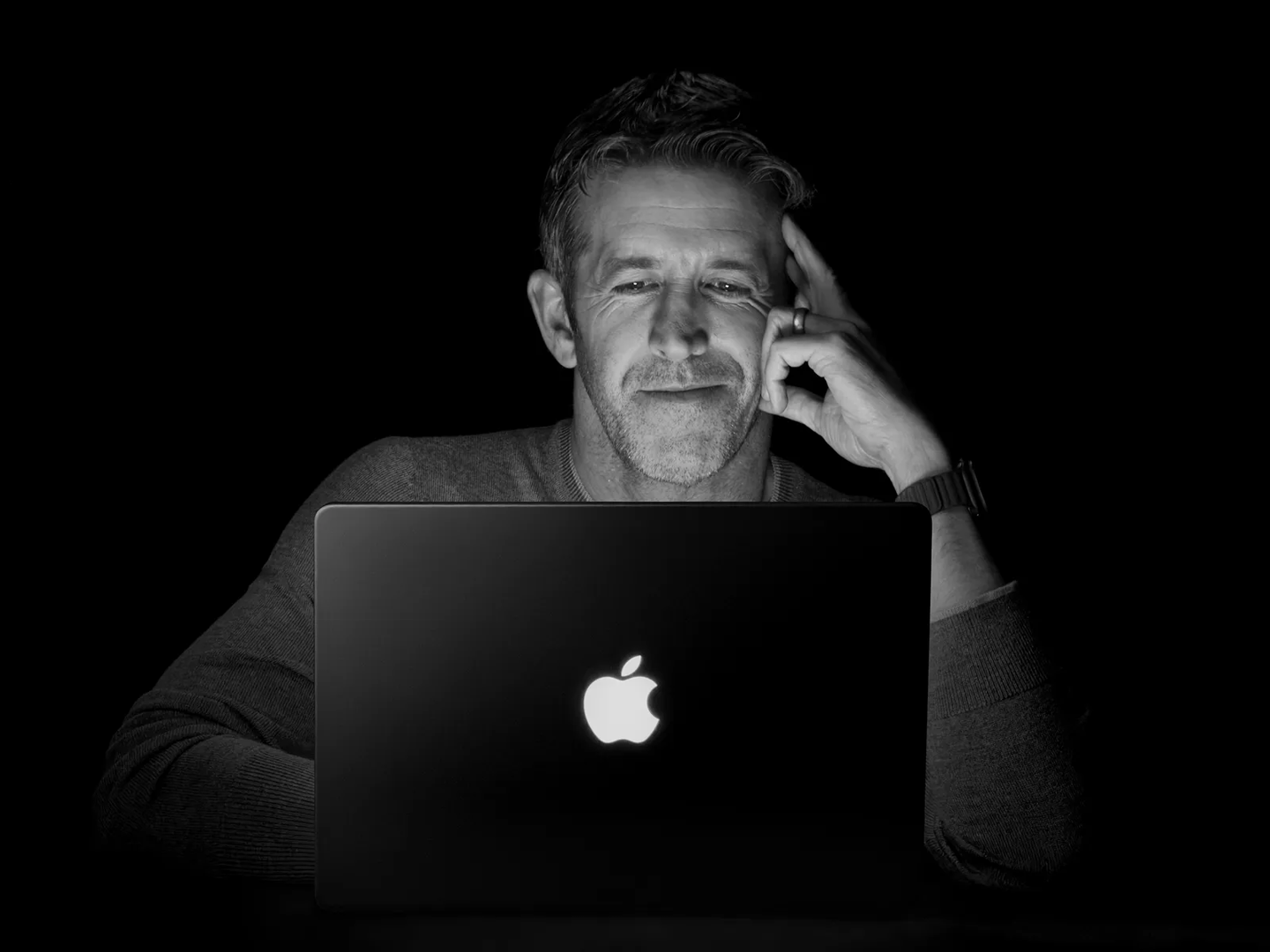 Touchscreen MacBook Pro Adds PROLED XDR Display Panel
