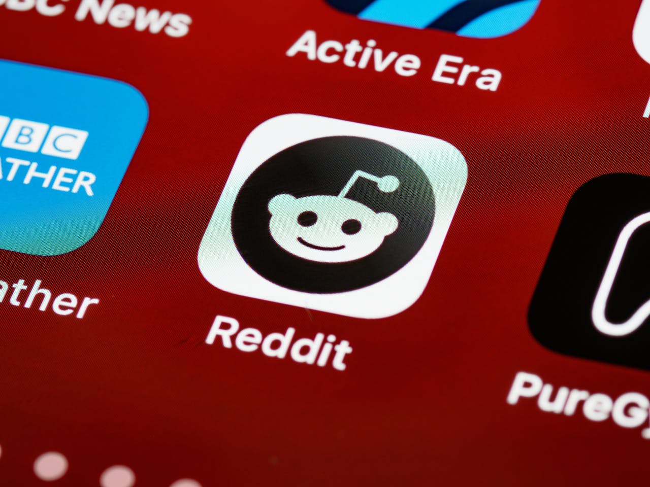 HeyWhatsNew: Google Brings Reddit Into AI Search Overviews, and GTA 6 Fans Use Planetary Patterns to Predict Trailer 3