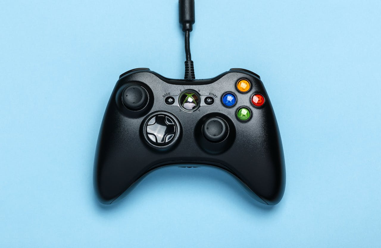 HeyWhatsNew: Xbox Wants to Make Games for PlayStation, and Chromebooks Could be Banned in Denmark