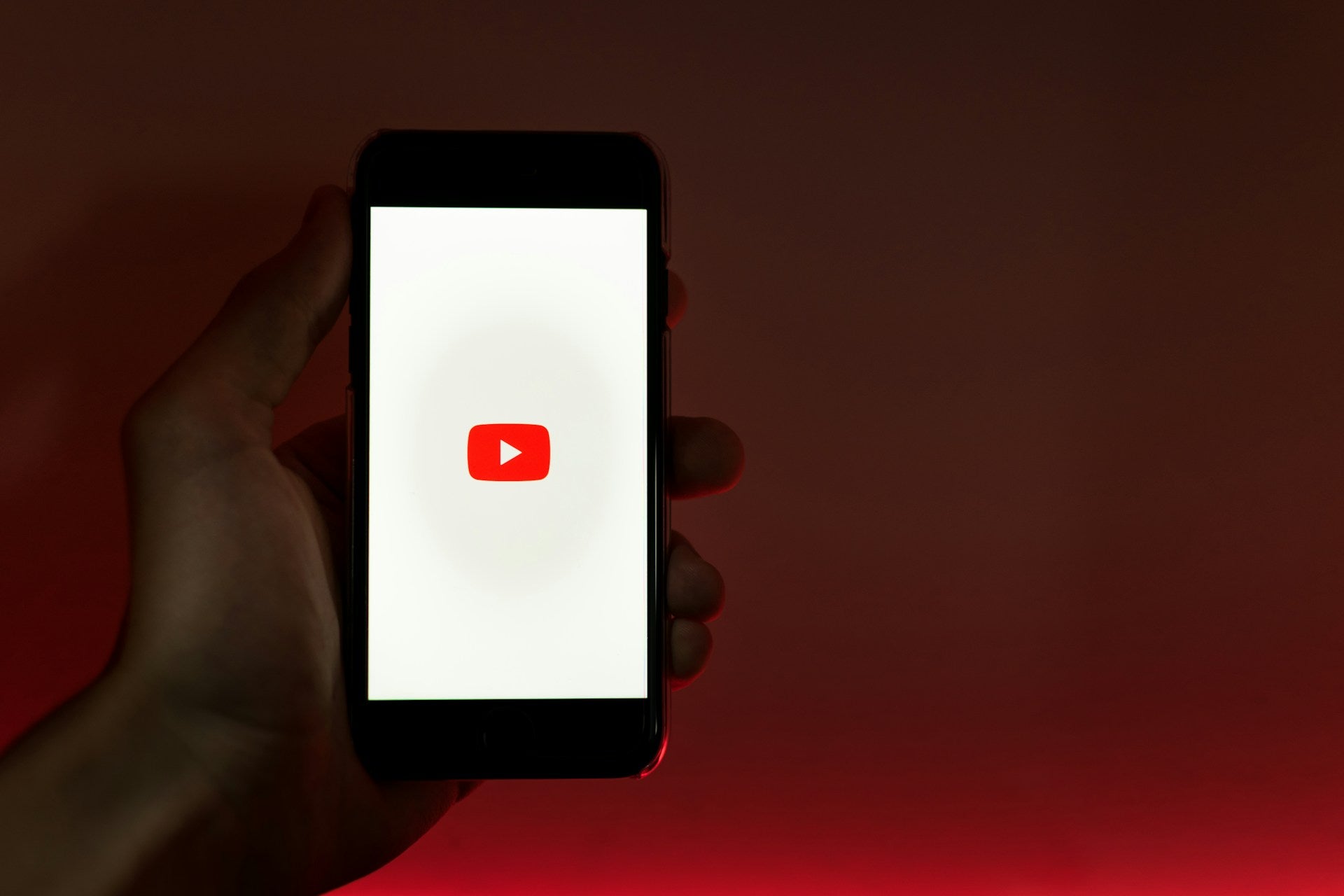 HeyWhatsNew: YouTube Premium Prices in the Surge and Anthropic’s AI Model Concerns British Regulators
